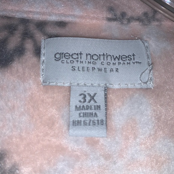 Mix of pjs - Picture 3 of 8